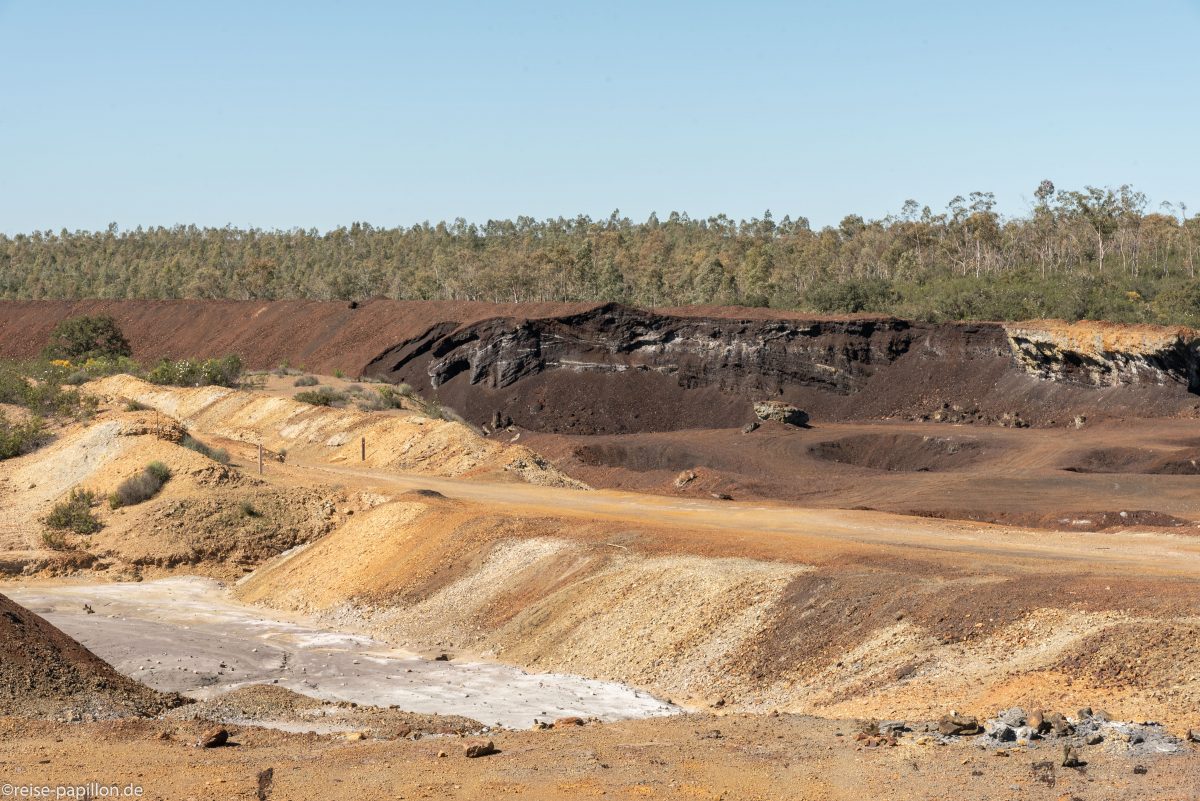 Aufgegebene Kupfermine Sao Domingos - Abraumhalde